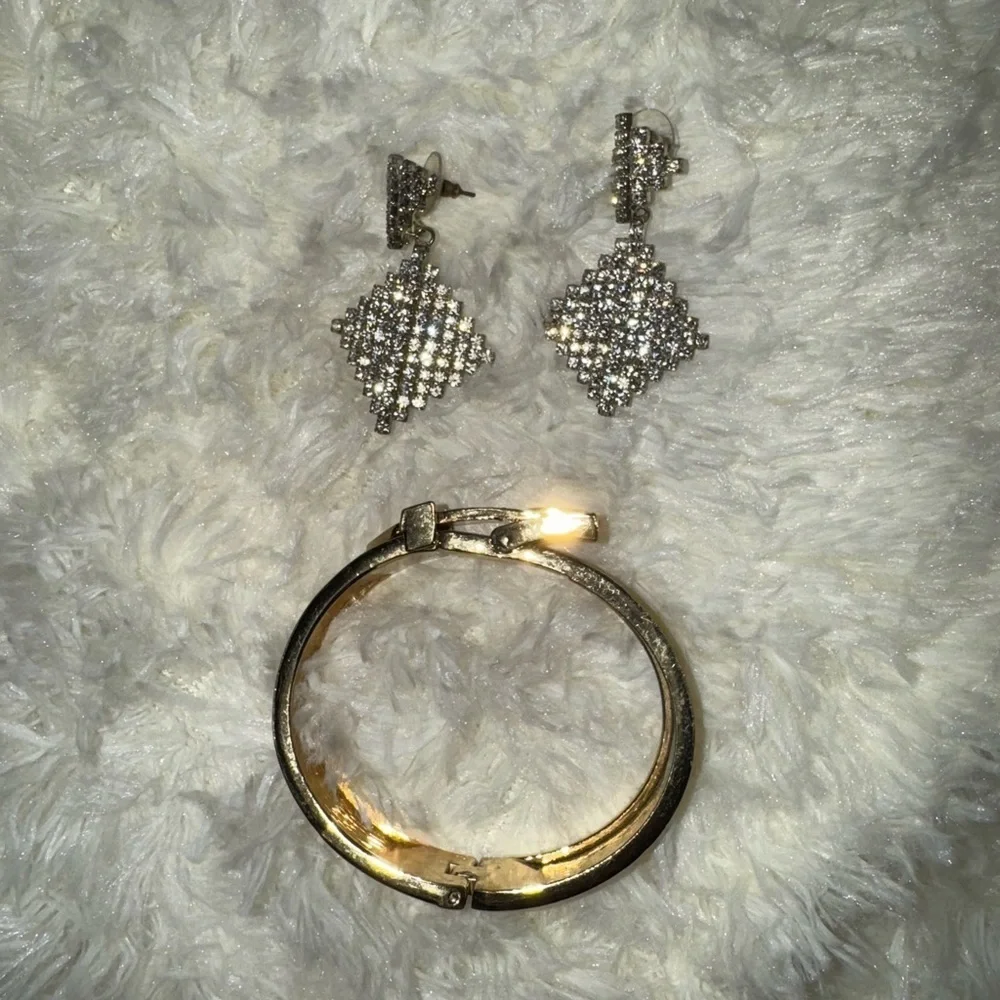 NWOT Earring and bracelet set